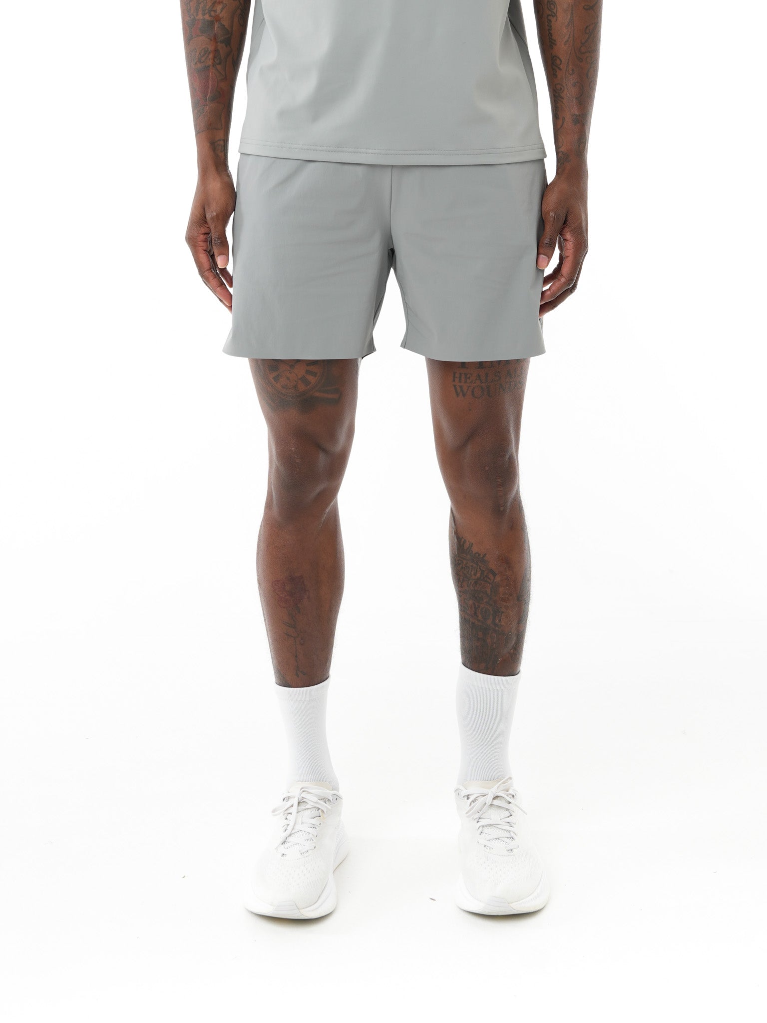 EVERYDAY TRAINING SHORT 5" - MID GREY